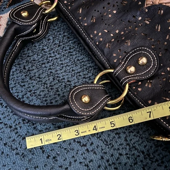 Iman Global Chic Resort Straw & Black Faux Leather Handbag Tote Bag with Charms! - Picture 10 of 13